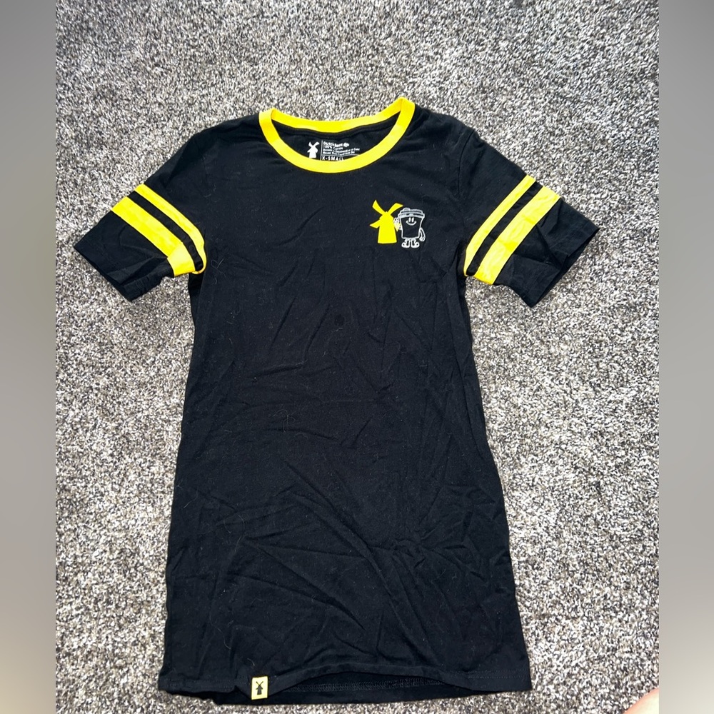 Dutch bros shirt, x-small, like new